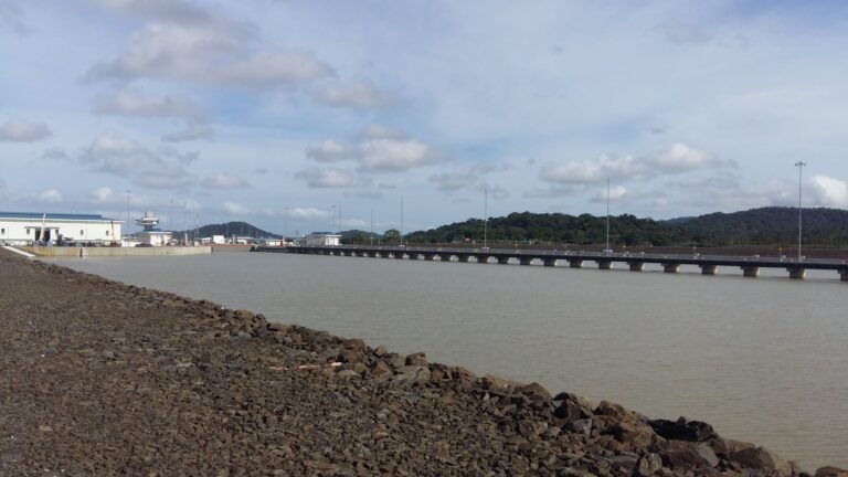 Instrumentación geotécnica Ampliación del Canal de Panamá Main Cofferdam / Pacific side